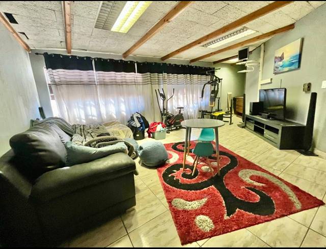4 BEDROOM HOUSE FOR SALE IN REWLATCH
